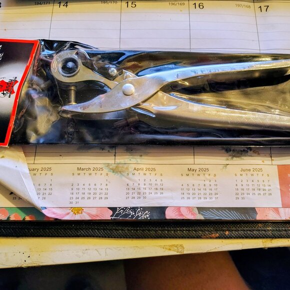 Rotary Hole Punch for leather, vinyl, and plastic - Picture 1 of 1